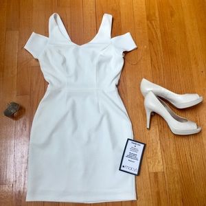 White Open-Shoulder Form-Fitting Ribbed Dress
